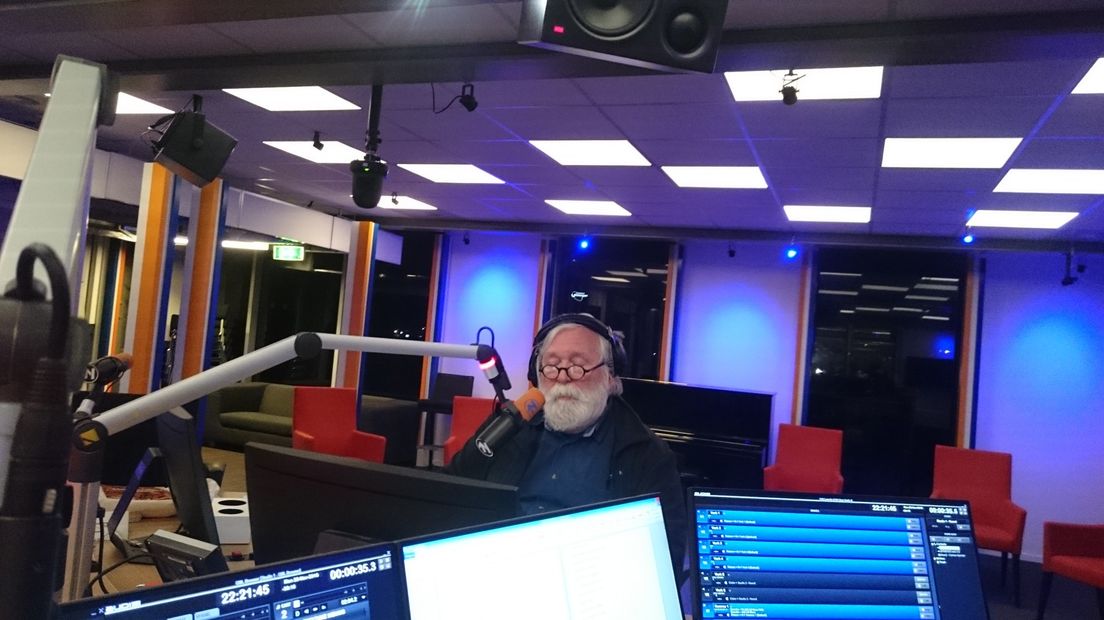 Henk Scholte in Radio Noord studio 1