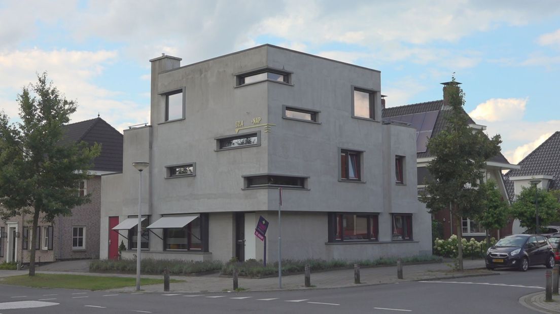 Het huis van piepschuim en beton in de wijk Roombeek in Enschede