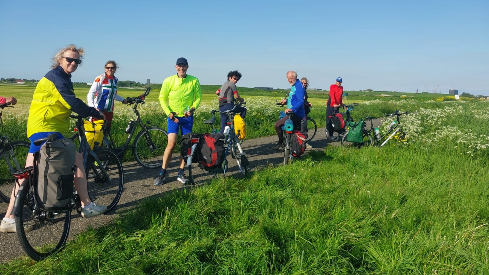 De Elfstedentocht per roeiboot en fiets 'Een droog shirtje aan en