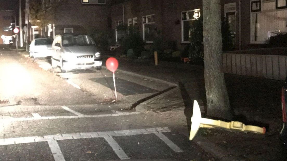 Rode ballonnen in Almelo: kwajongens of killerclowns?
