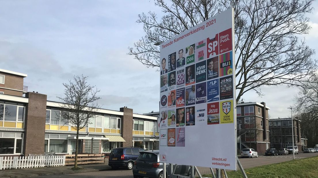 Voorgedrukte verkiezingsborden in Utrecht, Hoograven.