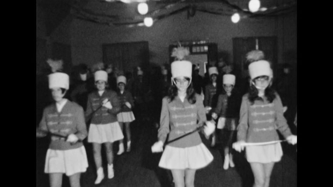 De majorettes van Loil Vooruit in 1968 in De Zomp