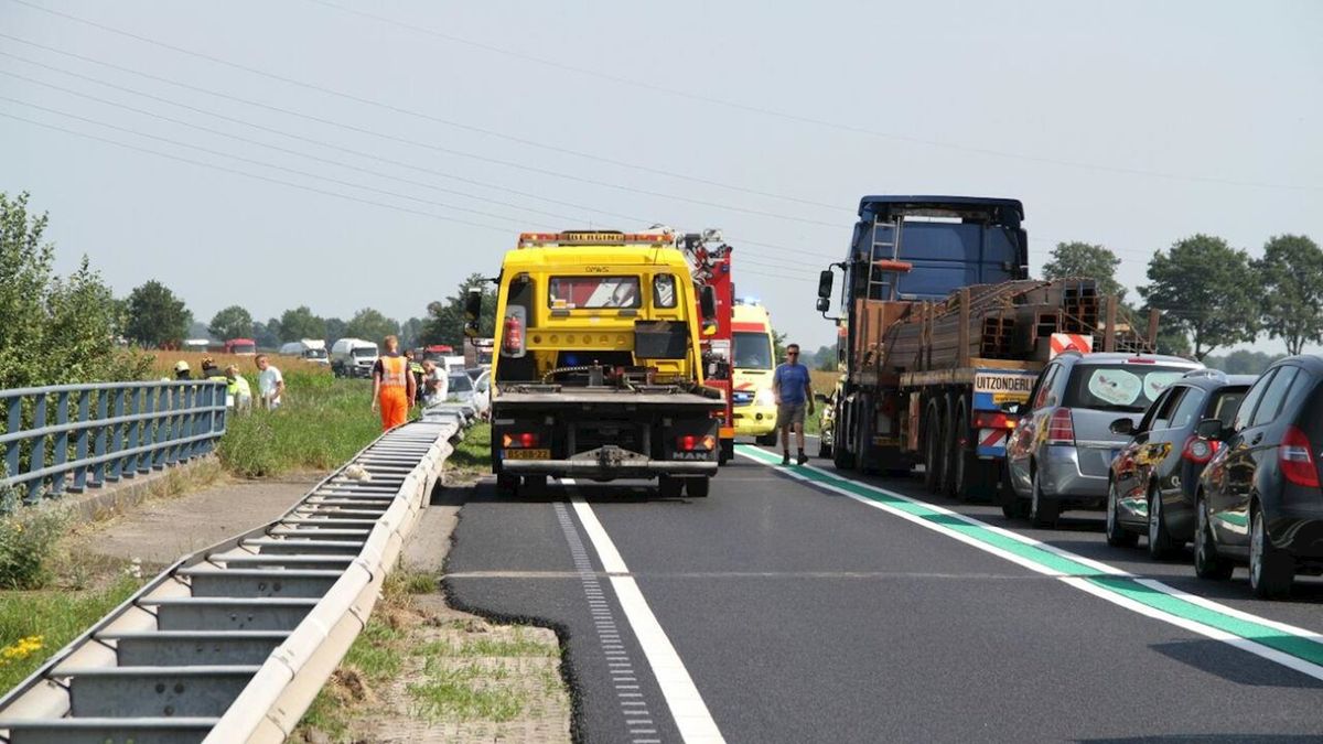 N36 tussen Vriezenveen en Aadorp afgesloten na ongeluk (update)
