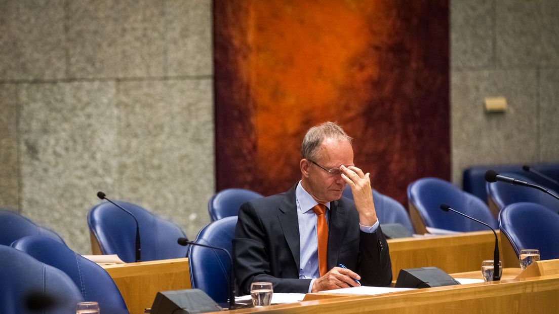 Minister Kamp tijdens een debat over de gaswinning (Rechten: ANP)