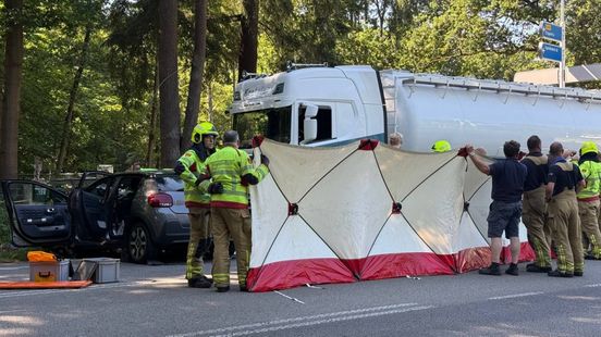 Foto: Ernstig ongeval tussen vrachtwagen en personenauto