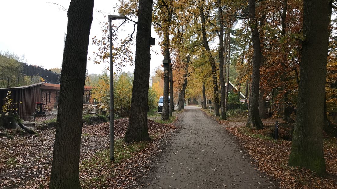 Het Asser Duurzaamheidscentrum (l) krijgt een betere verbinding met de kinderboerderij (r) (Rechten: Margriet Benak / RTV Drenthe)