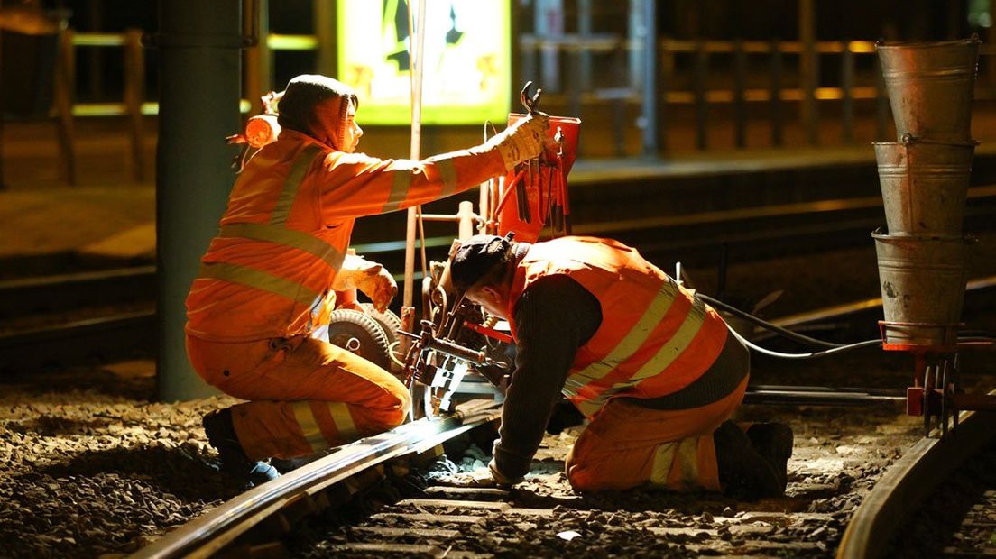 Nachtelijke werkzaamheden aan het tramspoor.