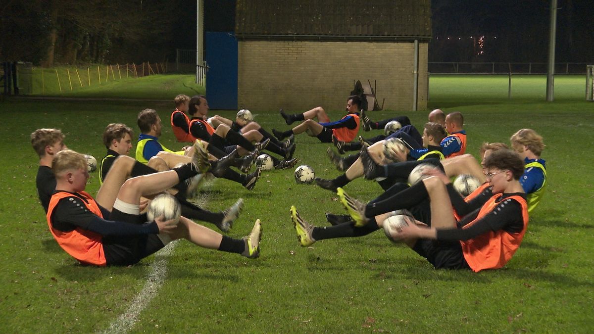 Het stripverhaalelftal van vijfdeklasser BEW uit Vledder: 'We bestaan echt'