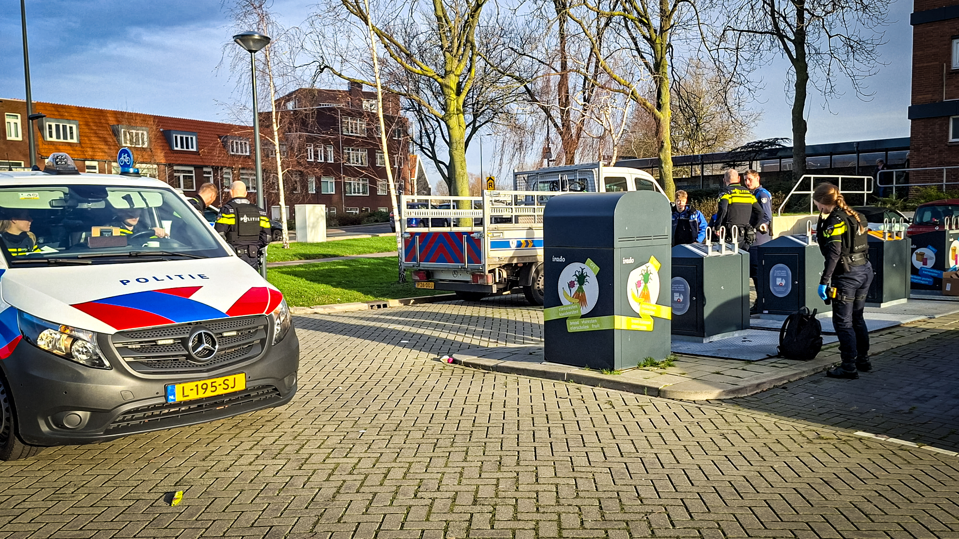 Politie doet onderzoek na gewapende beroving.