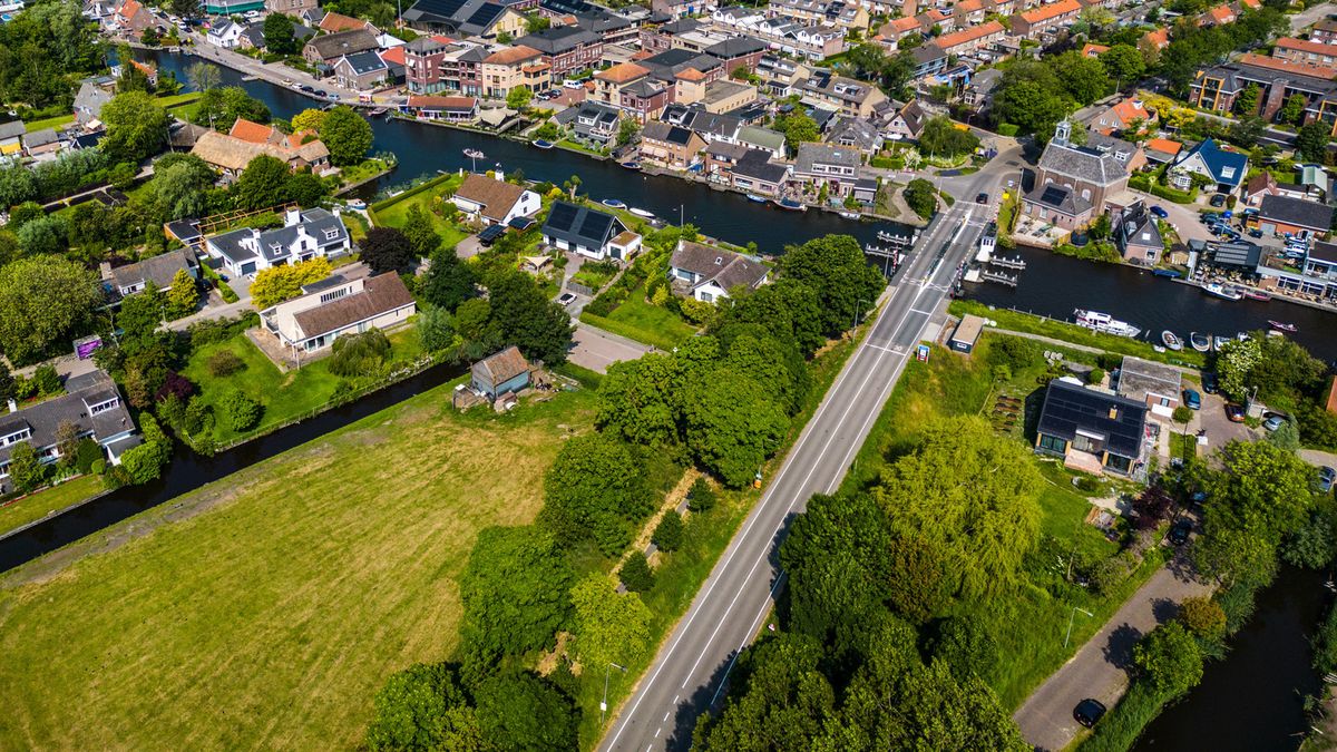 Belangrijkste toegangsweg om dorp in te komen maand dicht: 'Echt wel lang hoor'