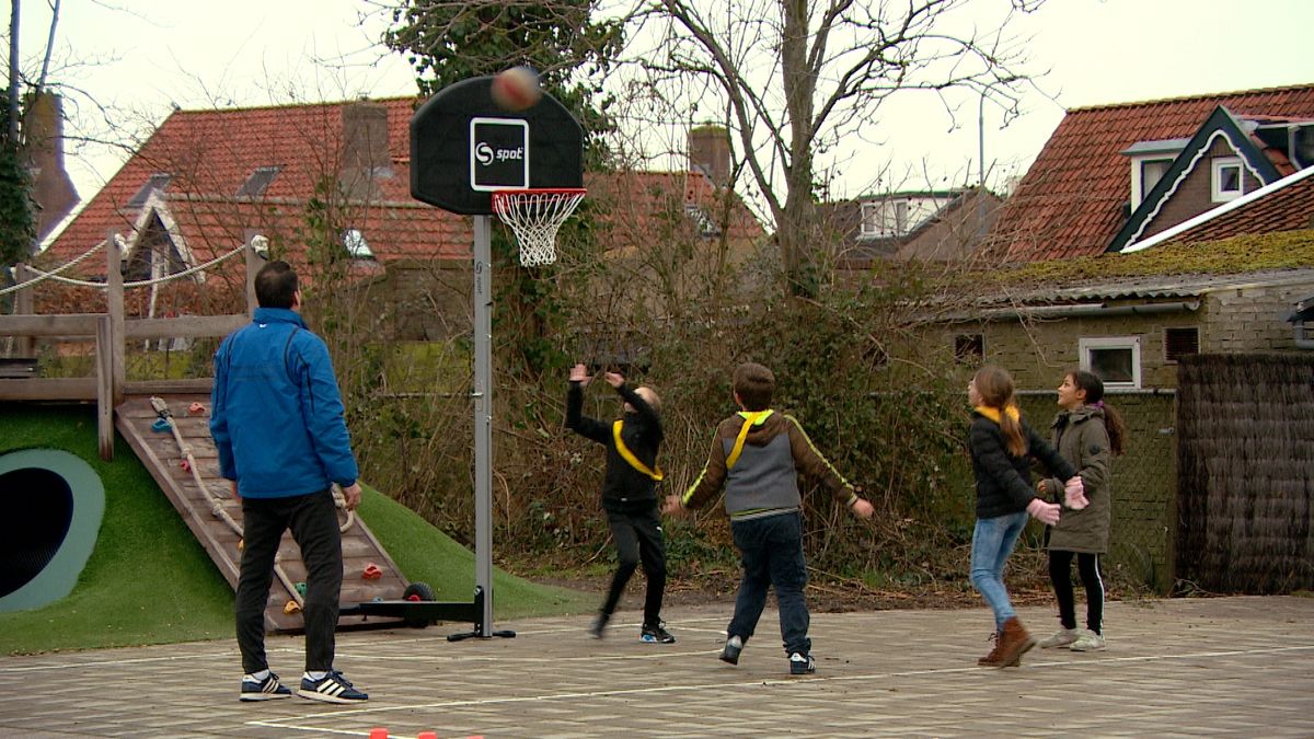 Hoe buurtsportcoach Wilbert kinderen in Grijpskerke weer in beweging krijgt