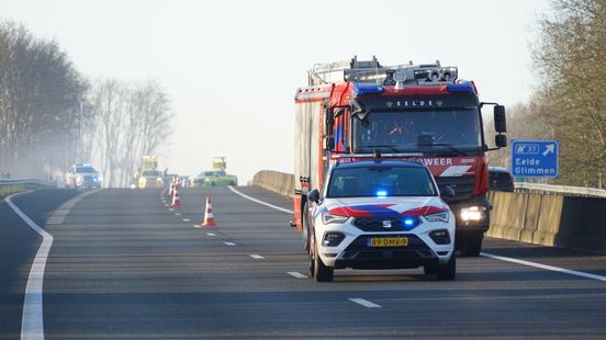 Verkeer op A28 en N34 loopt vast na ongeluk met meerdere autos bij Eelde. Verkeer op A28 en N34 loopt vast na ongeluk met meerdere autos bij Eelde.