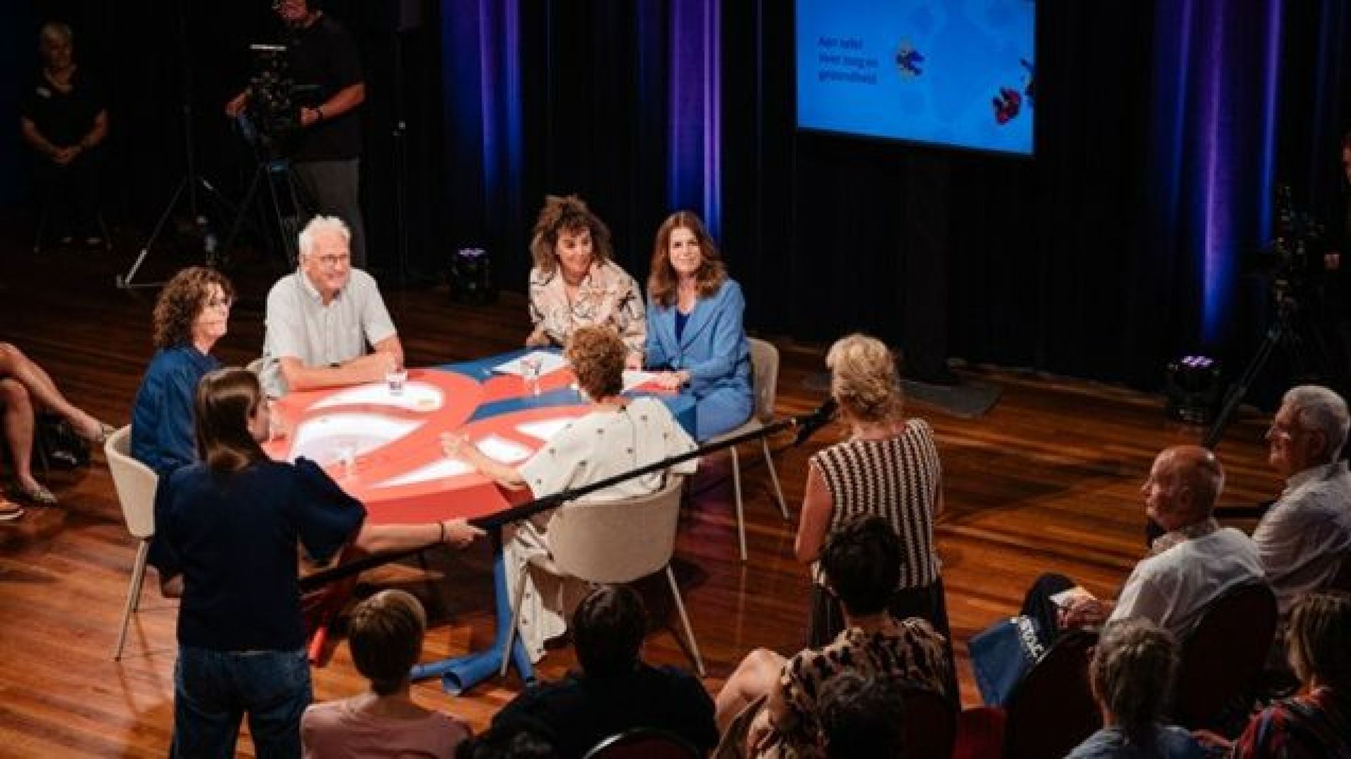 Talkshow in Mariënvelde: “Aan tafel over zorg en gezondheid” bespreekt gezond en fijn leven in de Achterhoek.