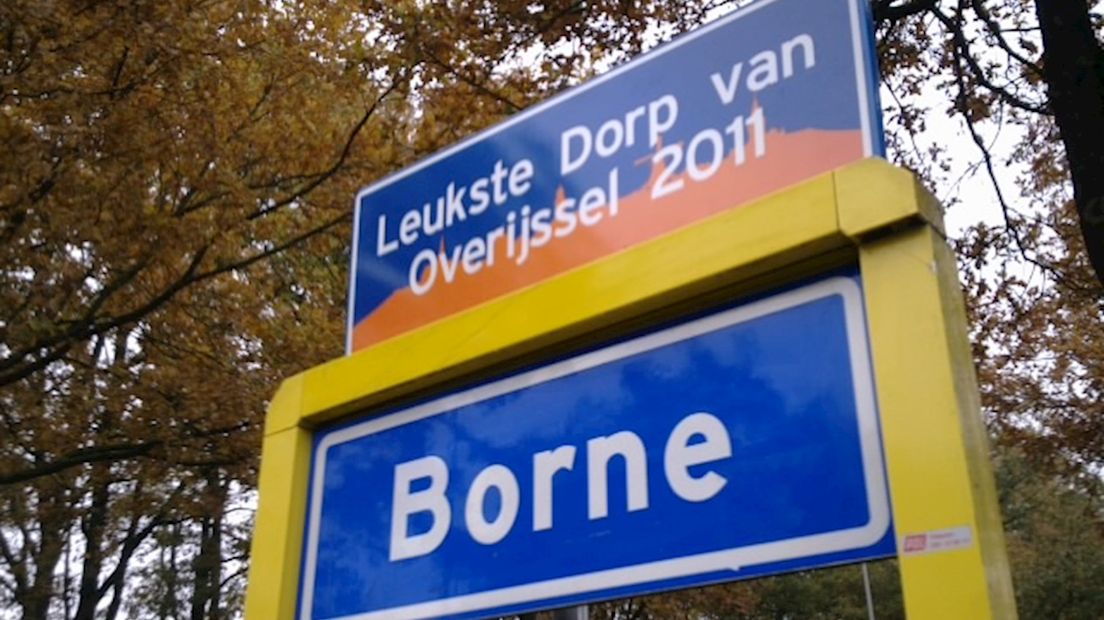 bord 'leukste dorp van Overijssel 2011'