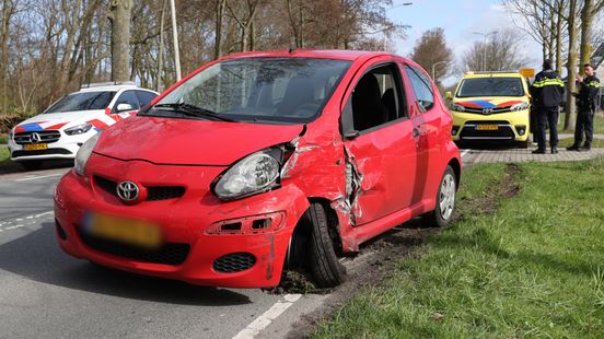 Auto en vrachtwagen botsen op elkaar Home