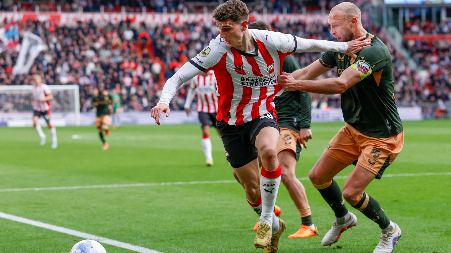 FC Utrecht ziet droom op zege bij PSV uiteenspatten
