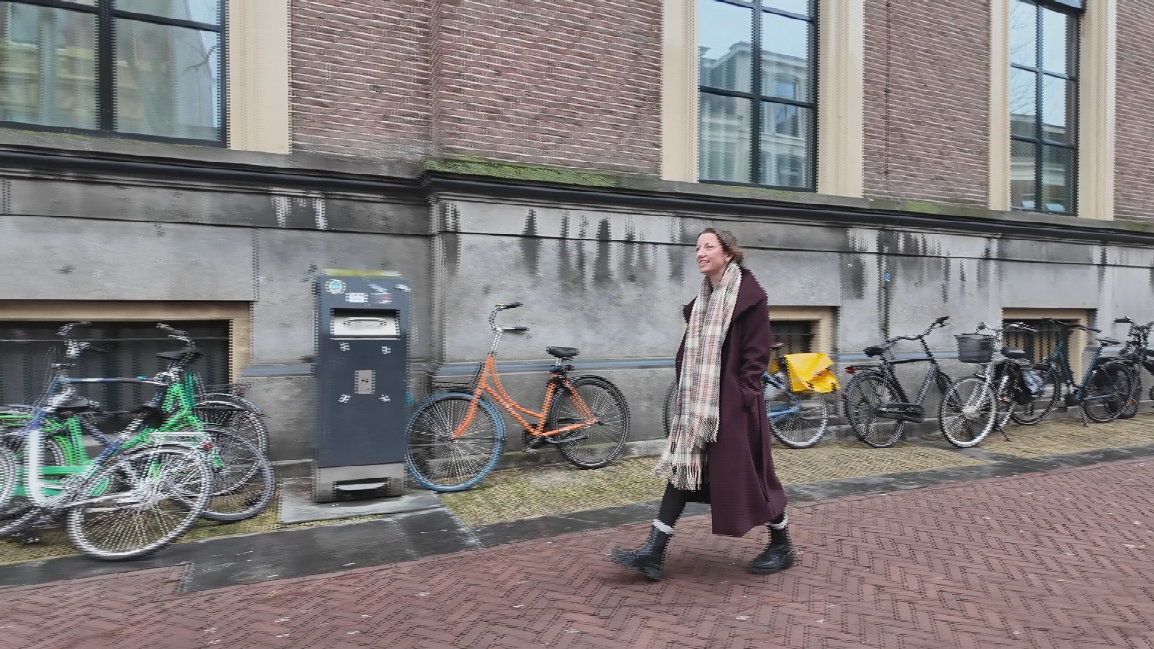 Jildau rûn mei har freon doe't sy lestich fallen waard