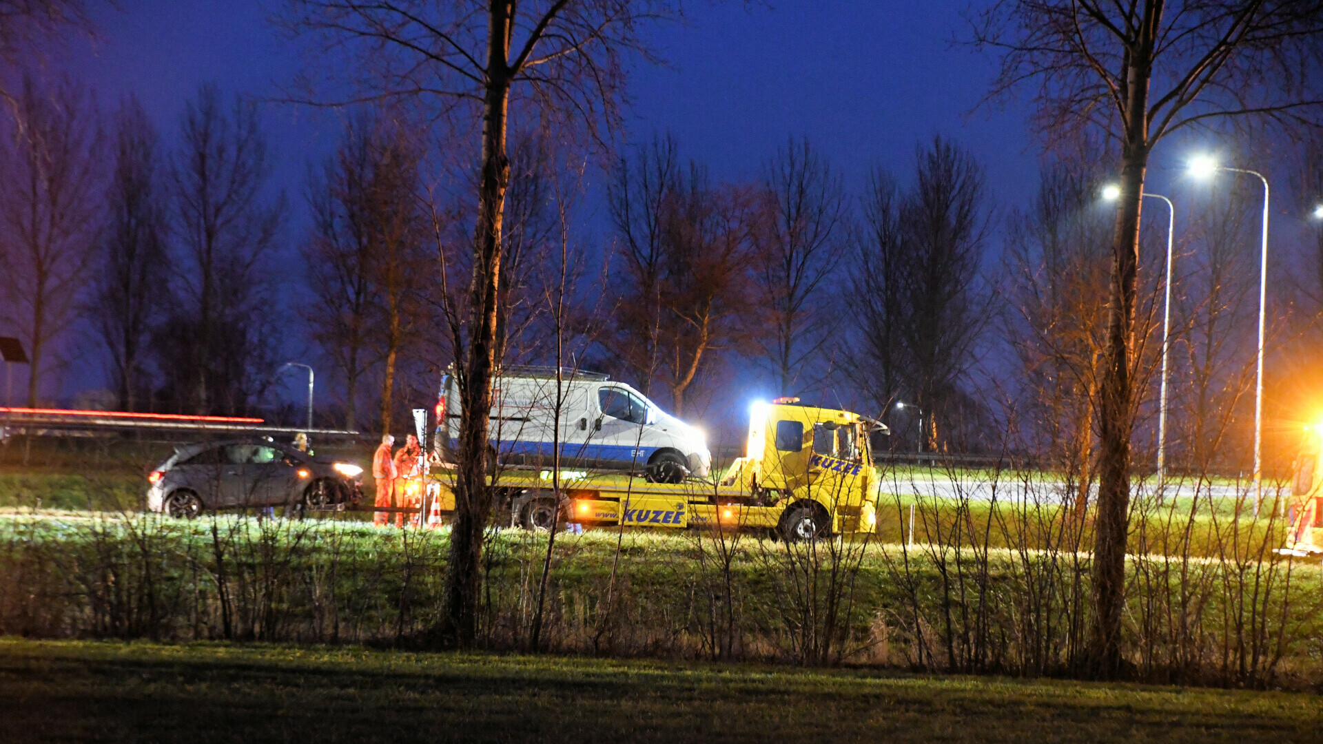 Botsing tussen bedrijfsbusje en auto bij afrit Kapelle