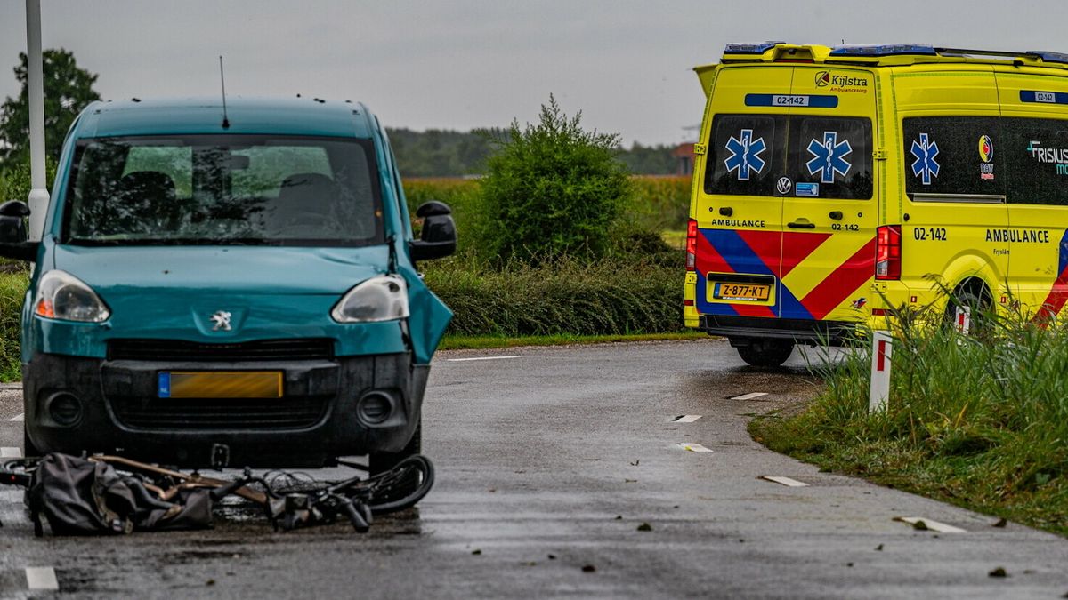 Fietser ernstig gewond na aanrijding in De Westereen | Stroomstoring in Kootstertille en Jistrum opg