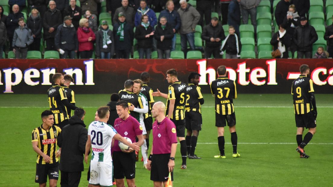 Vitesse heeft zondagmiddag geen goede zaken gedaan in Groningen. De ploeg kon aanhaken bij de top drie, maar ging bij het kwakkelende FC Groningen met 4-2 onderuit. En dat kon de ploeg alleen zichzelf verwijten, want er ging een hoop fout.