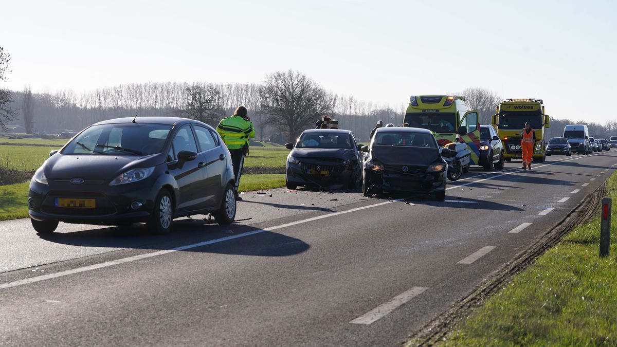 Kettingbotsing in op IJsseldijk tussen Deventer en Olst