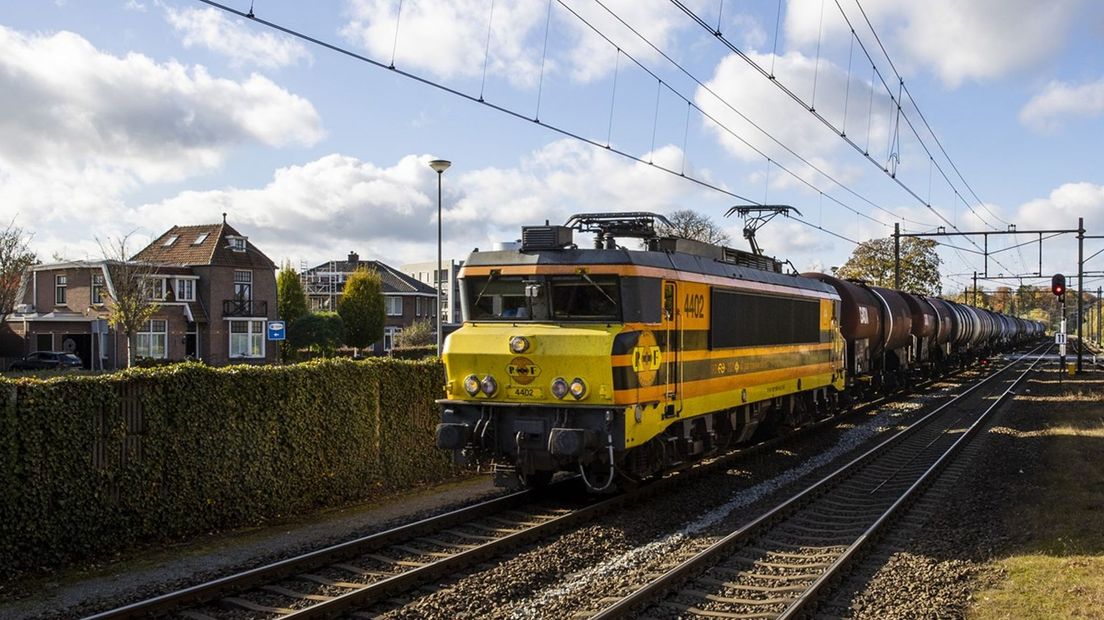 Een goederentrein bij Wierden