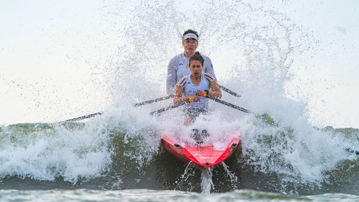 Rennen, roeien en weer rennen: een nieuwe Olympische sport aan de Scheveningse kust