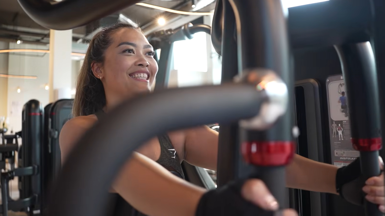 Thuy Le in de sportschool voor vrouwen