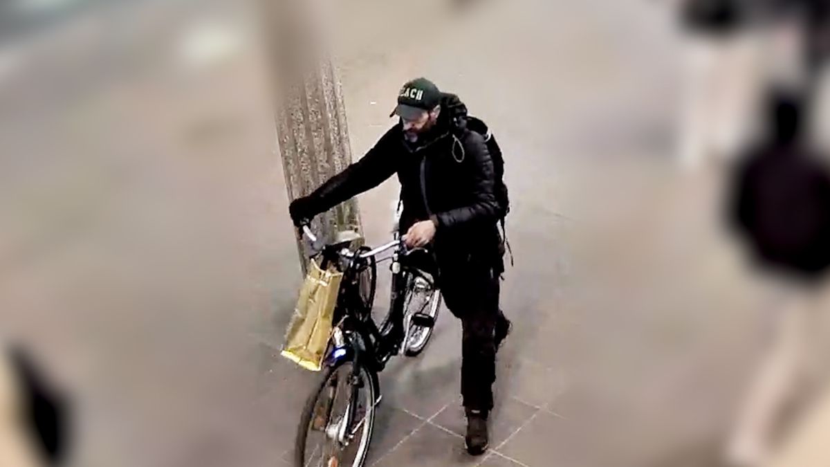 Man steelt rugtas ROC-studente op station Enschede na snuffelen in prullenbakken