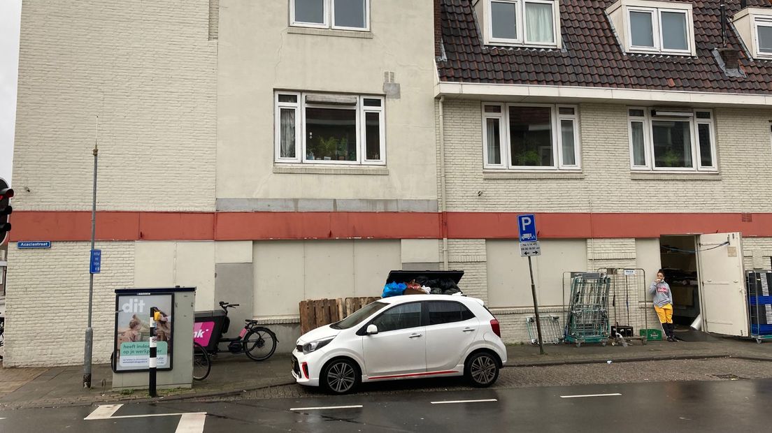 Zijkant van de 'darkstore' van Flink aan de Amsterdamsestraatweg.