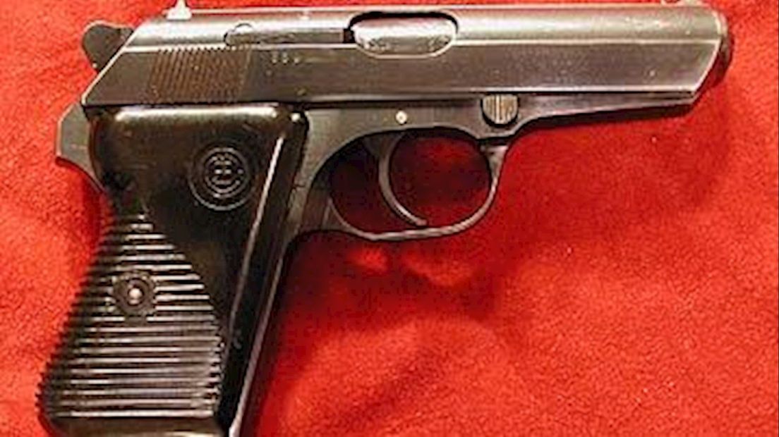 In de hennepkwekerij lag een CZ 7.65 mm pistool