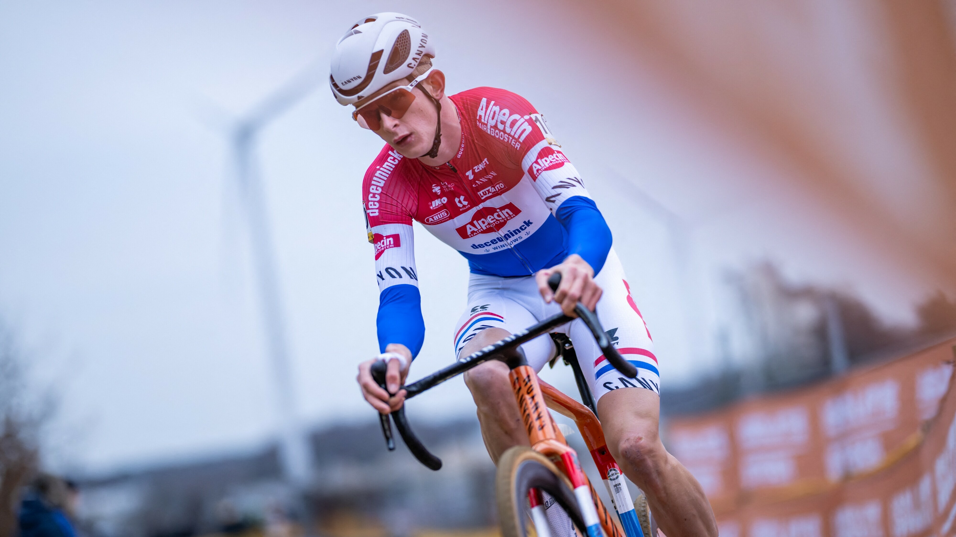 Tibor Del Grosso tweede bij achtste wedstrijd wereldbeker veldrijden