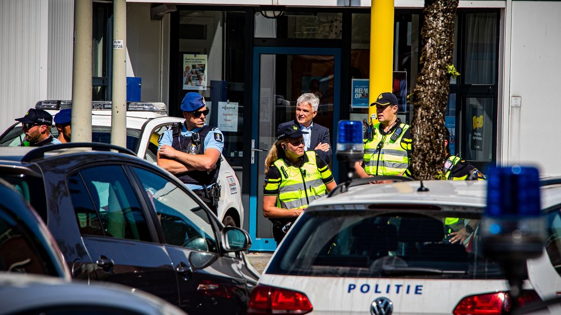 Politie, Marechaussee en burgemeester Velema in Ter Apel