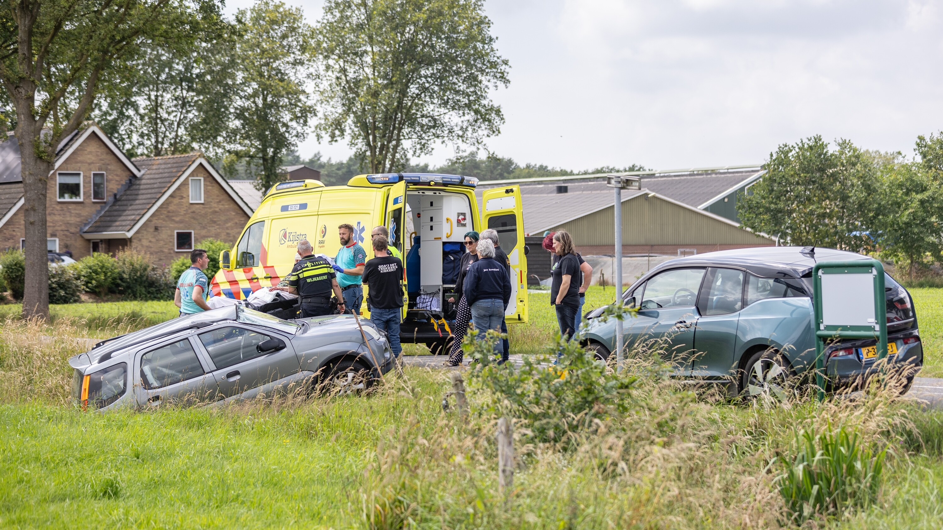 112-nieuws 22 Juni: Auto Slaat Over De Kop En Belandt In Greppel Bij ...