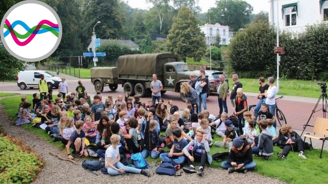 Kinderen herdenken in Beek