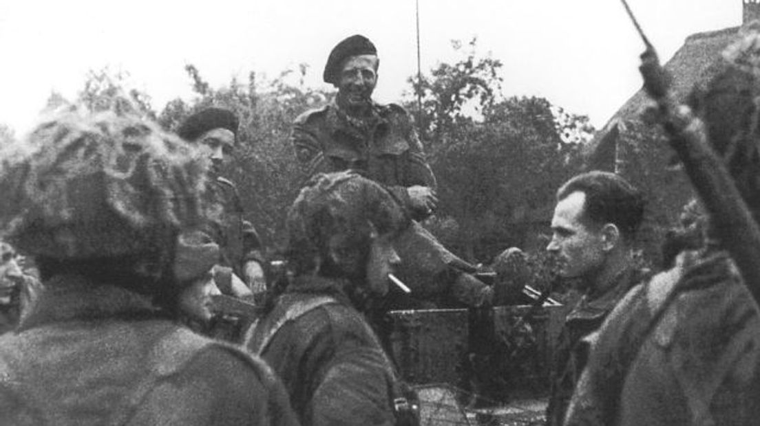 Het 30ste legercorps bereikt de Poolse troepen in Driel - Polish Institute/ Sikorski Museum