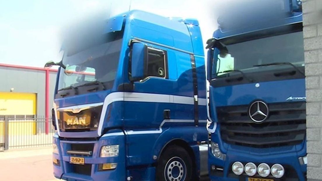 Vrachtwagens van de veroordeelde failliete transportondernemer uit Nieuwleusen