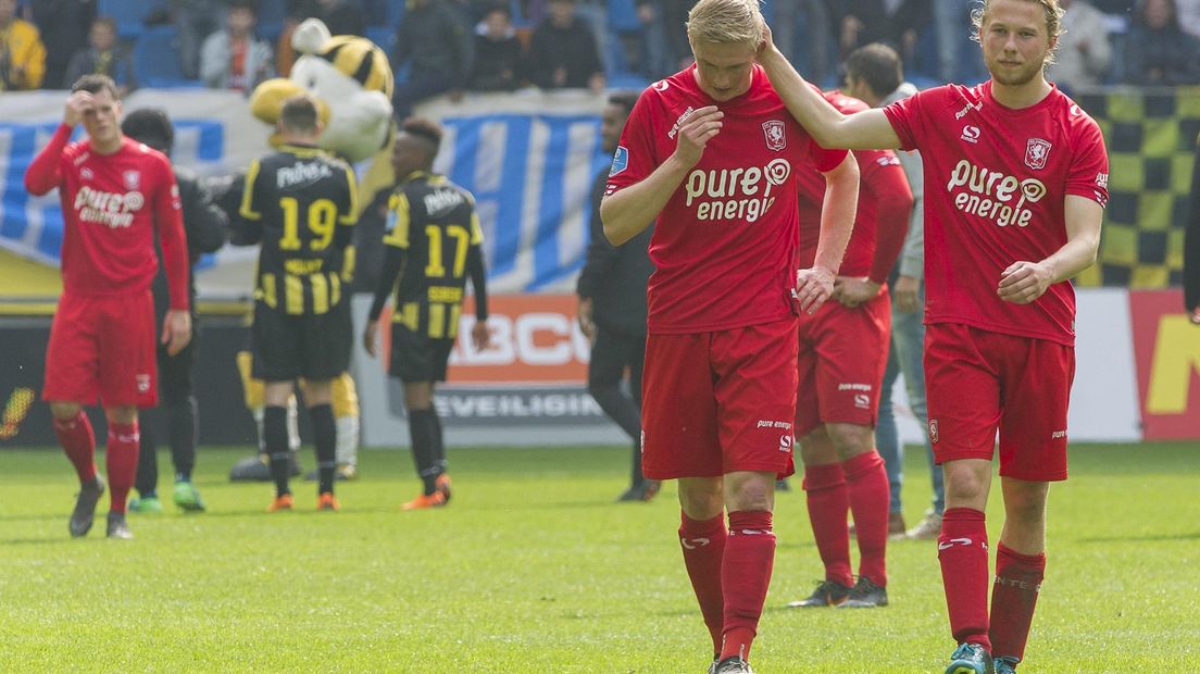 FC Twente treurt na de degradatie in Arnhem