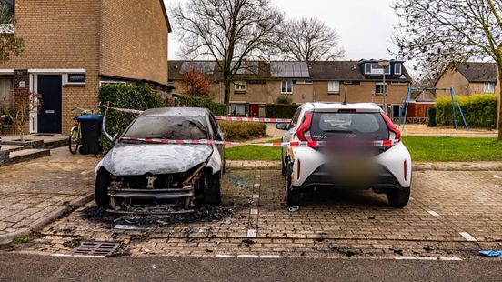 Twee auto's getroffen door nachtelijke brand in Arnhem-Zuid
