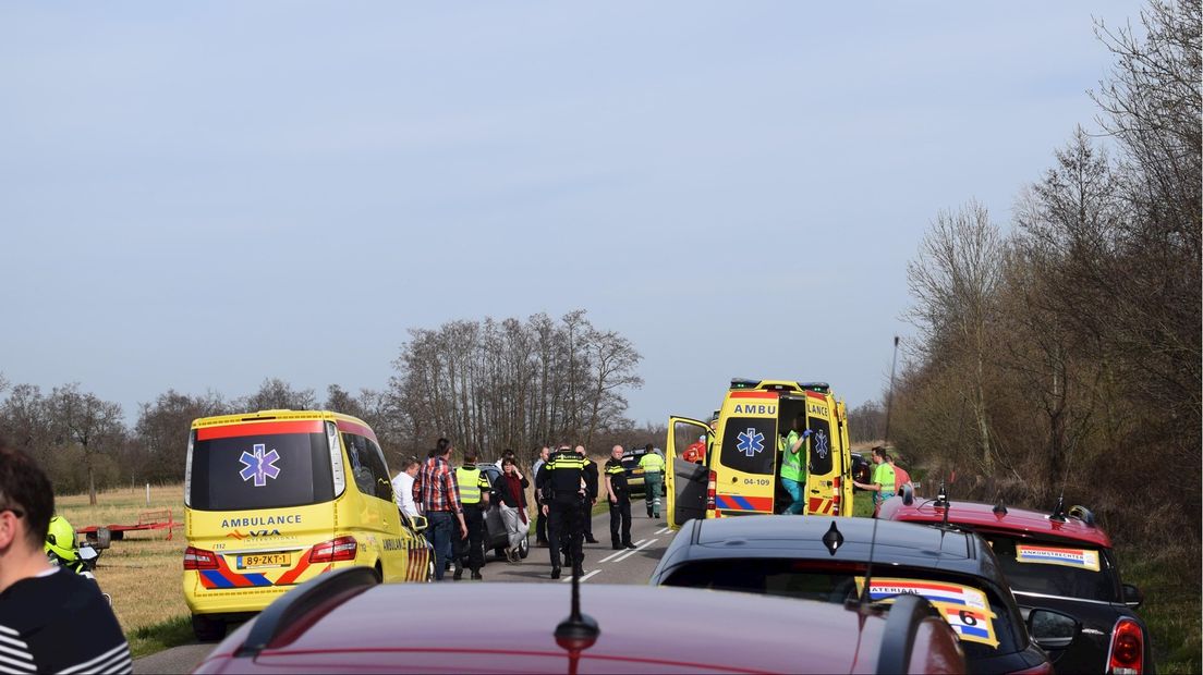 Wielrenners gewond bij ongeluk Wanneperveen