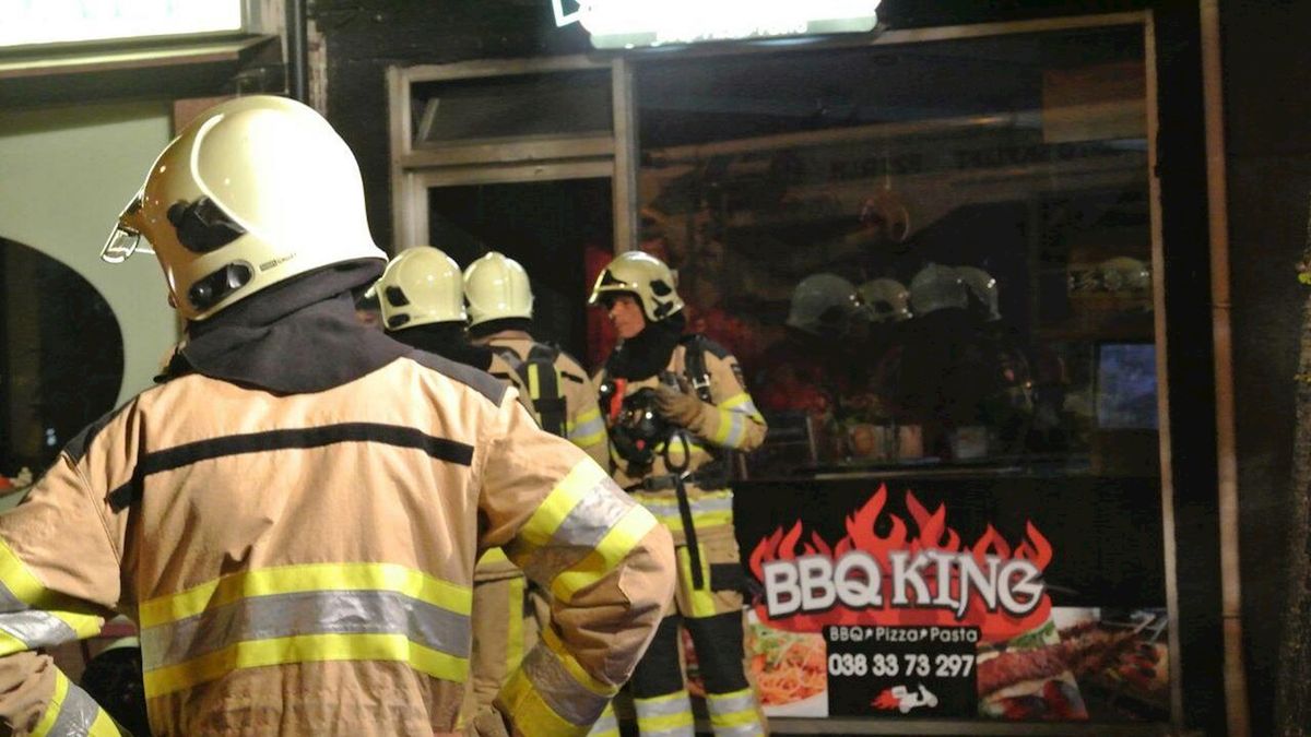 Personeel naar huis, maar oven brandt nog; giftige rook in bbq