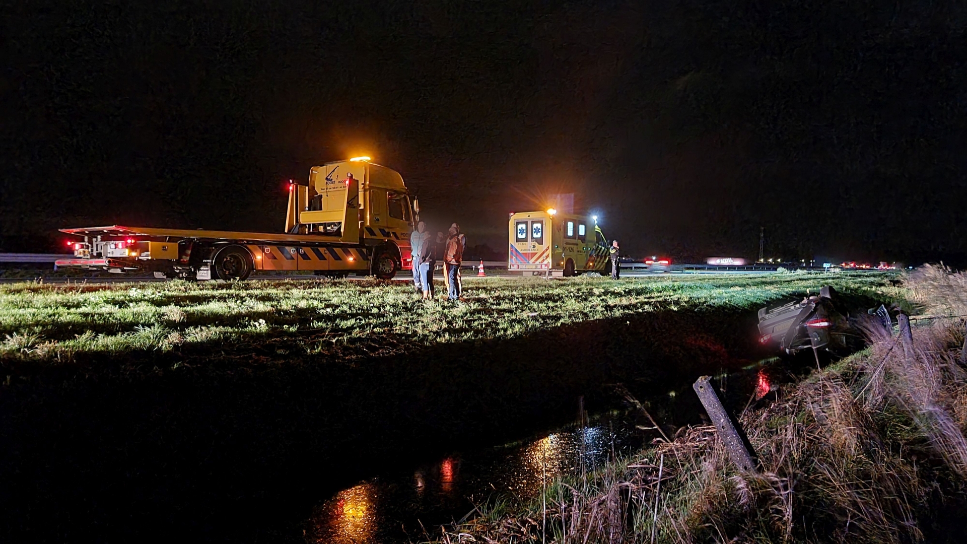 112-nieuws Dinsdag 1 November: Auto Belandt In Sloot Langs A7 • Ongeval ...