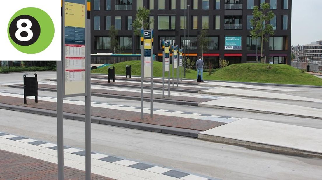 De overkapping die bij het busstation van Doetinchem geplaatst wordt, krijgt een dak met 160 geïntegreerde zonnepanelen. Dit plan past binnen de ambitie van de gemeente om in 2030 energieneutraal te zijn.