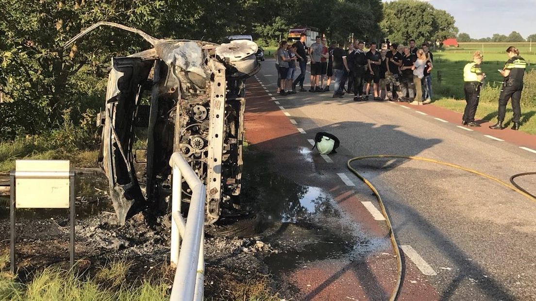 Brandende auto in Lattrop-Breklenkamp