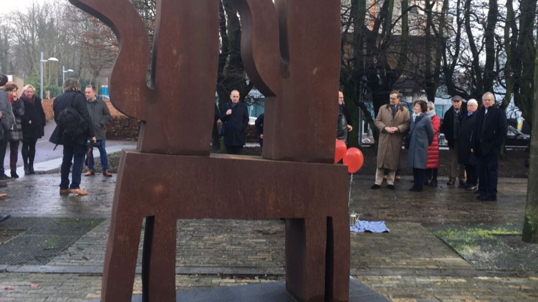 Uit de nalatenschap van twee Edenaren zijn kunstwerken aangeschaft voor in de beeldentuin in het centrum van de stad. Twee koffiepotten van Arnhemmer Klaas Gubbels en een gekleurd beeld van de Spanjaard Juan Ripollés, die ook het bekendste werk van de Edese beeldentuin maakte.