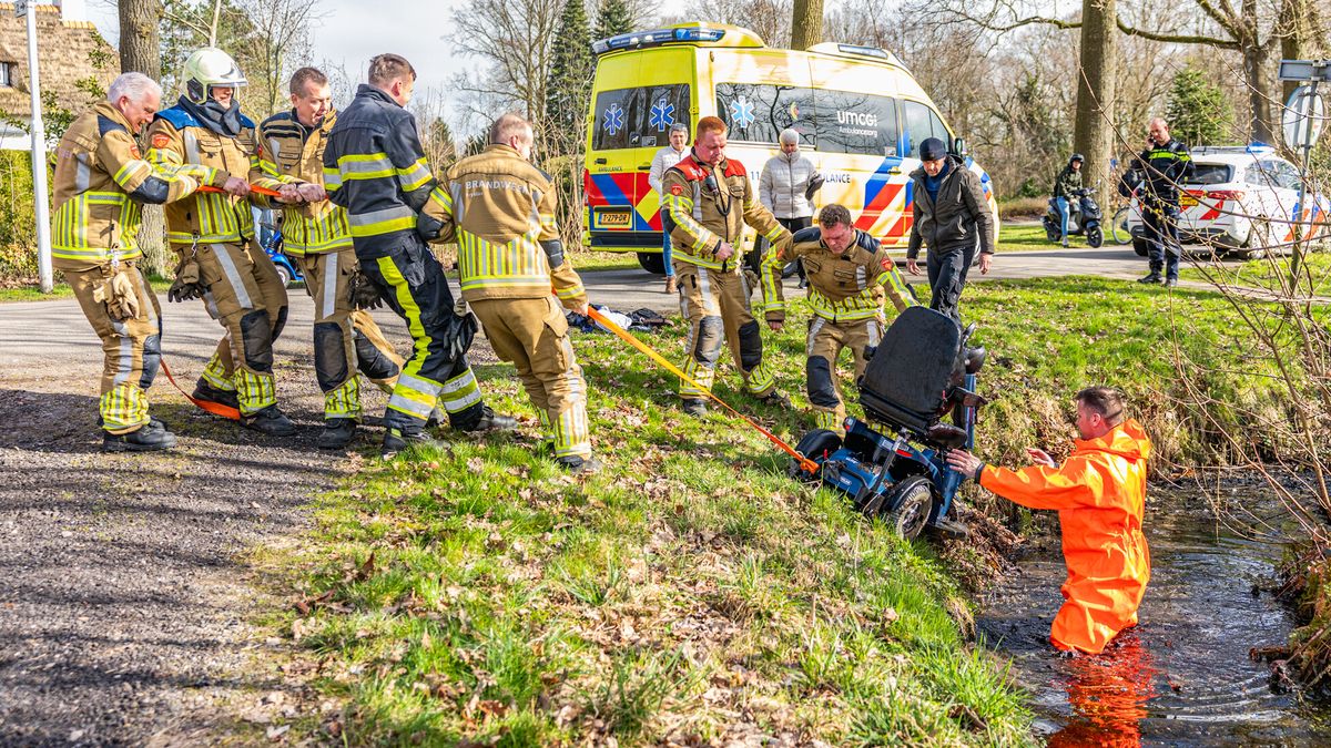 Man op scootmobiel belandt in sloot | Drugsafval gedumpt op meerdere plekken in Fryslân