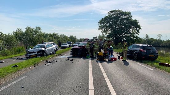 Groot verkeersongeluk op 201 bij Vinkeveen, toestand van een van de gewonden zorgelijk.