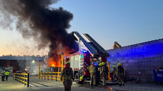 Grote brand bij afvalverwerkingsbedrijf in Weert: flinke rookontwikkeling en explosies Home