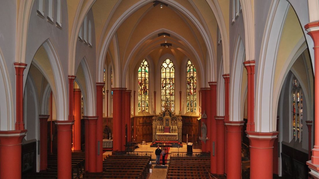 Prachtige glas-in-loodramen: een nieuwe eigenaar mag de Sint-Josephkerk niet zomaar naar hartelust wijzigen. Het is immers een monument.