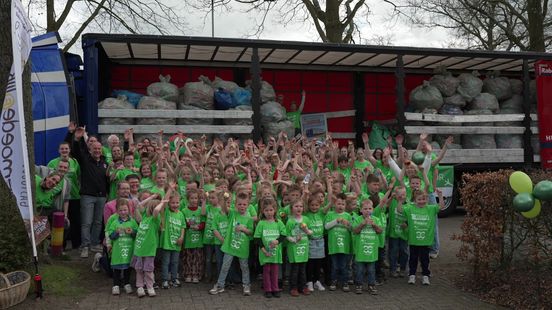 Vrachtwagen met 30.000 blikjes voor het goede doel